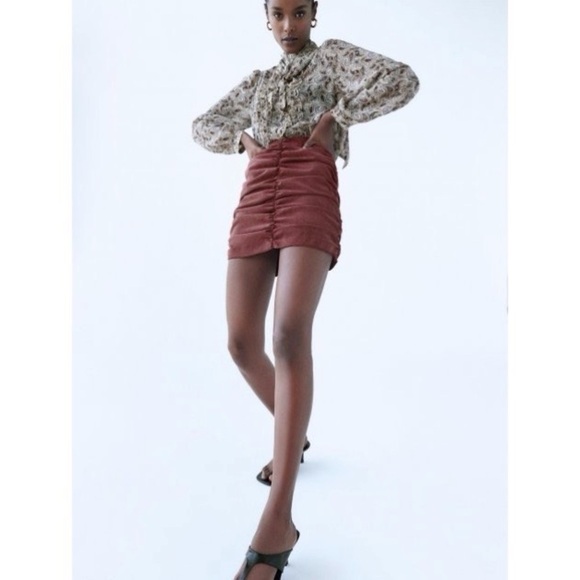 [Zara] Corduroy Ruched Mini Skirt - Picture 2 of 6